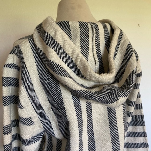 Pullover poncho hoodie - Picture 3 of 8